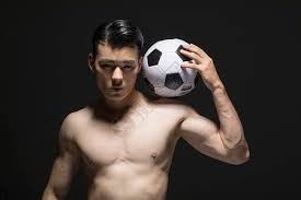 阿利松妻子晒术后照，阿利松此前因个人事务返回巴西